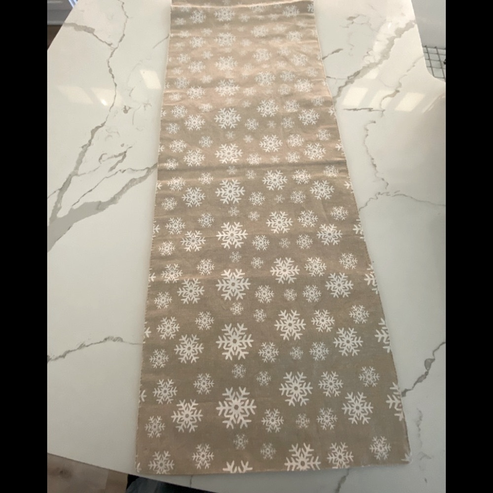 Snowflake table runner